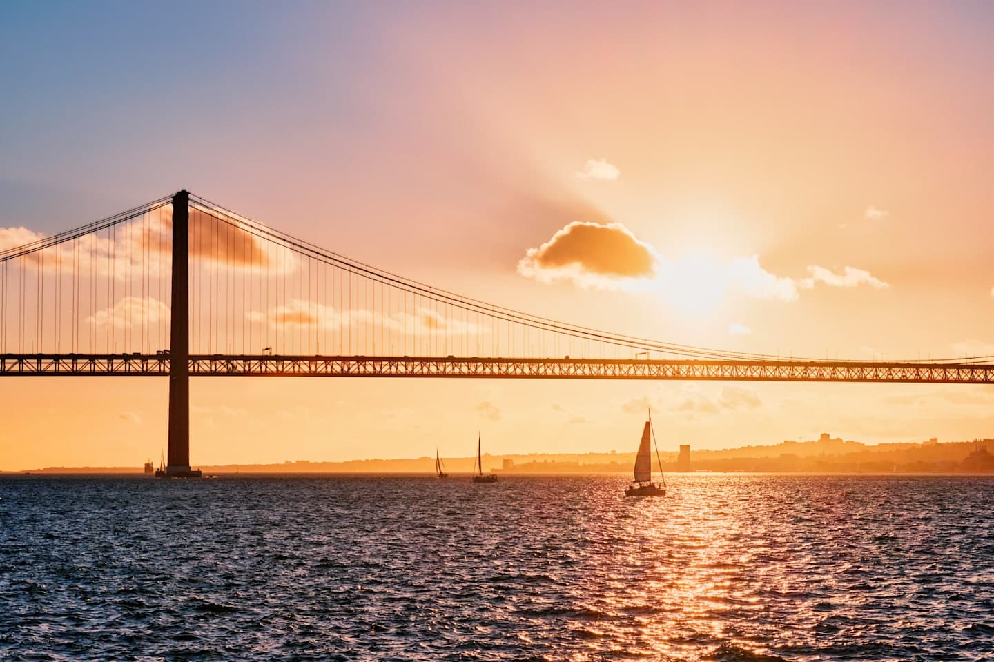 Sunset boat trip on the Tagus thumbnail