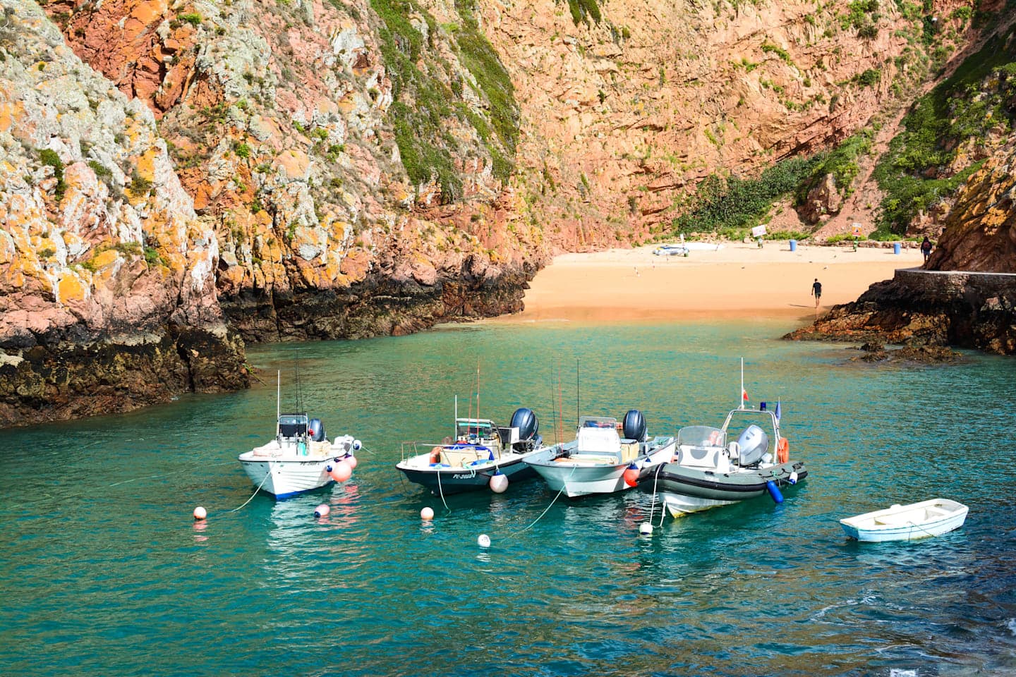 Boat trip in the Reserva Natural de las Berlengas thumbnail